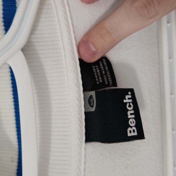 Bench zip up sweater - Picture 2 of 2